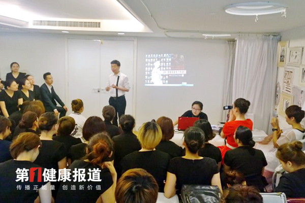 快乐大本营造型团队邀医美教授冯斌长沙驻颜