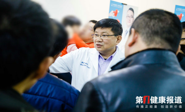 曹谊林教授现场.jpg