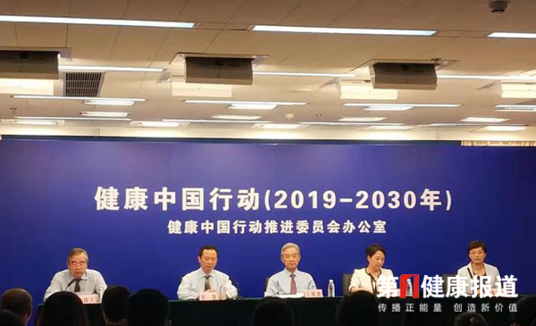 王陇德建议餐馆桌摆“高盐高油引发高血压心肌梗死中风等”宣传桌签