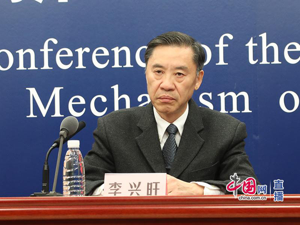 首席专家 偶尔咳嗽一下，我想也没有必要恐慌