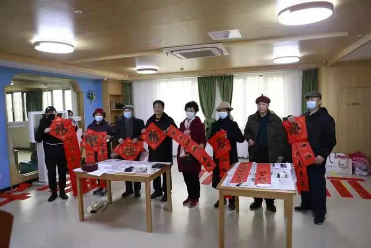 关爱老年心理健康，四川邀书画家泼墨送福