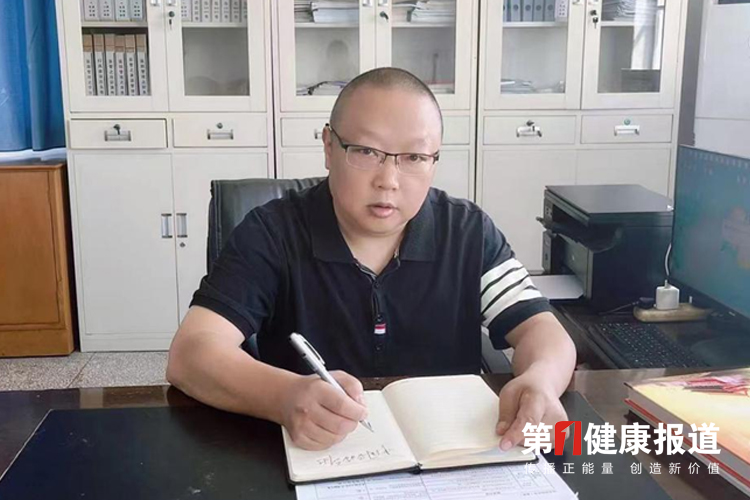 他从农工党走来，以学置业刘根圣获颁健康宣传大使