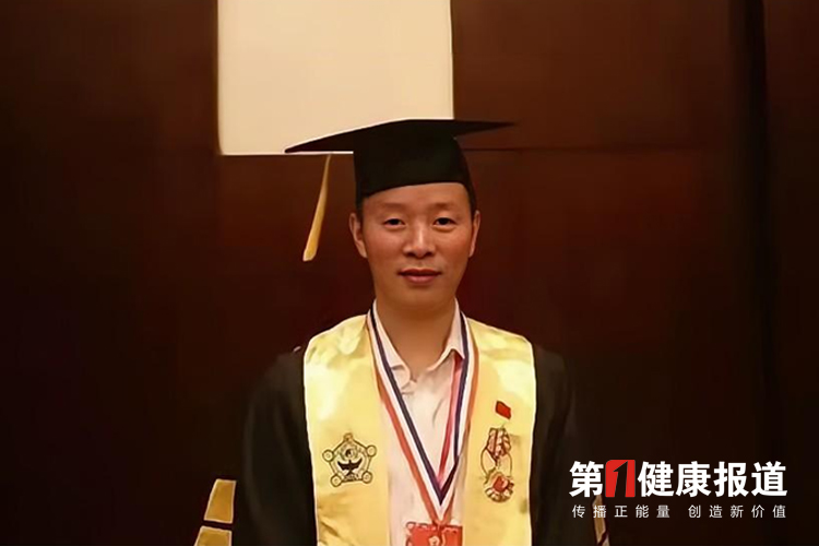 雷锋式的社区保健医钱同山获颁健康宣传大使荣誉