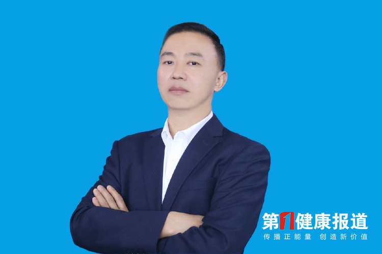 欧明刚十年易学救渡众生获颁健康宣传大使