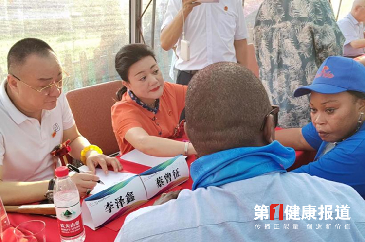 李泽鑫医师非药物疗法治愈疾患获颁健康宣传大使