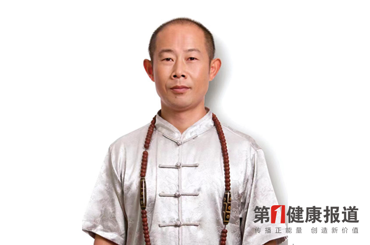 许基宏承袭德之堂推拿技法获颁健康宣传大使
