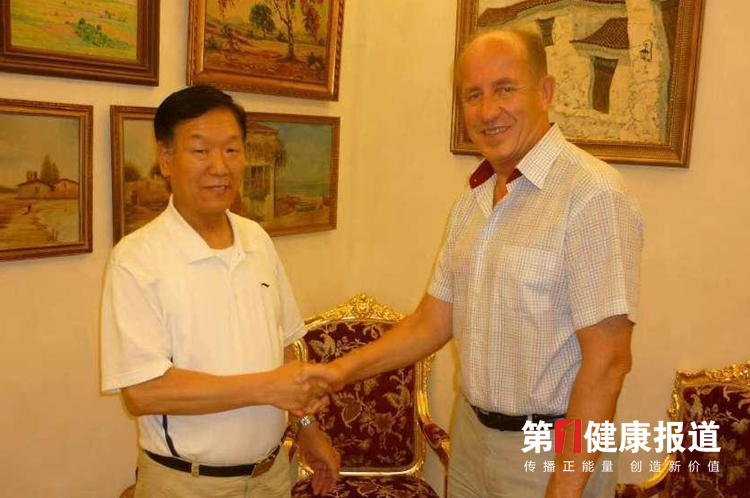 趙宏偉自创太极针法获颁健康宣传大使