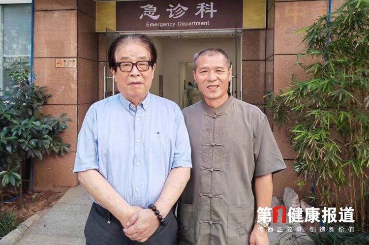 崔建平拜师求艺创崔氏正骨获颁健康宣传大使
