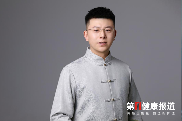石常满大夫年轻睿智解疑难杂症获颁健康宣传大使