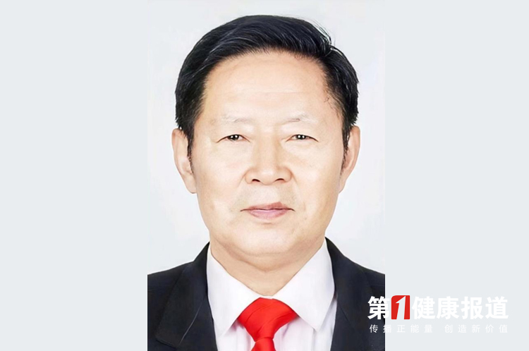 张培轩编写“万病诊疗中医药顾问”一书送患者获颁健康宣传大使