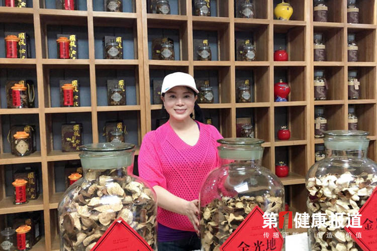 邓国珍开创针灸美雕技法获颁健康宣传大使