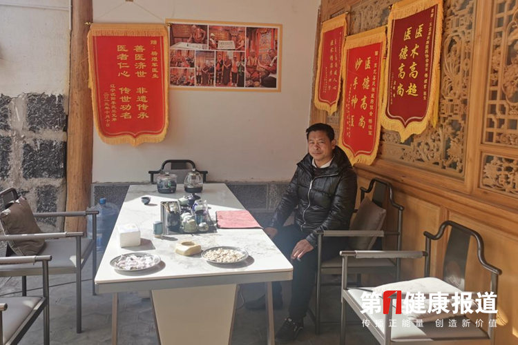 杨煜军曾边务农边自学医药知识获颁健康宣传大使