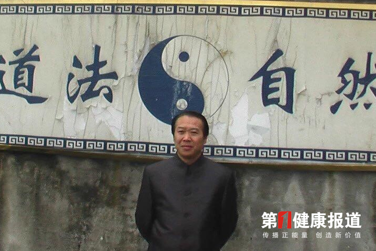 李汉辉读经典著新书研病理获颁健康宣传大使