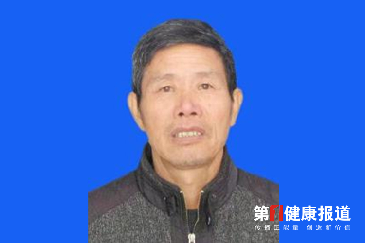 施锦斌行医看病一辈子获颁健康宣传大使