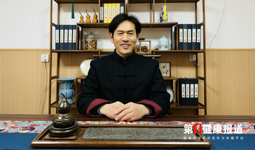 王飞龙传承推广国医文化获颁健康宣传大使