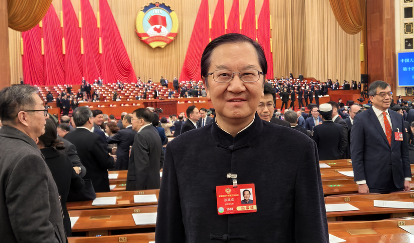 全国政协委员张其成：“文化+科技”双轮驱动 中医药老字号焕发新生机