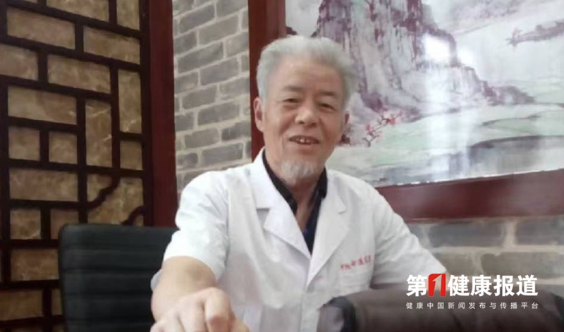 芦文启以祖传医技守初心获颁健康宣传大使