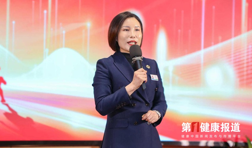 杨华兰为老年人做一对一食疗指导获颁健康宣传大使