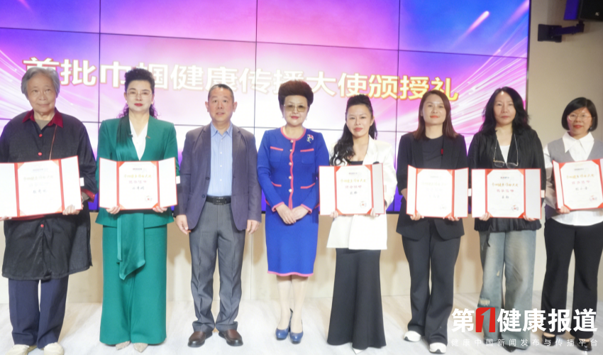1774921543120709.png 合影_副本.png