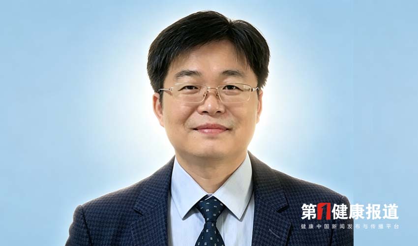 牟秀峰30年致力健康水生态获颁健康宣传大使